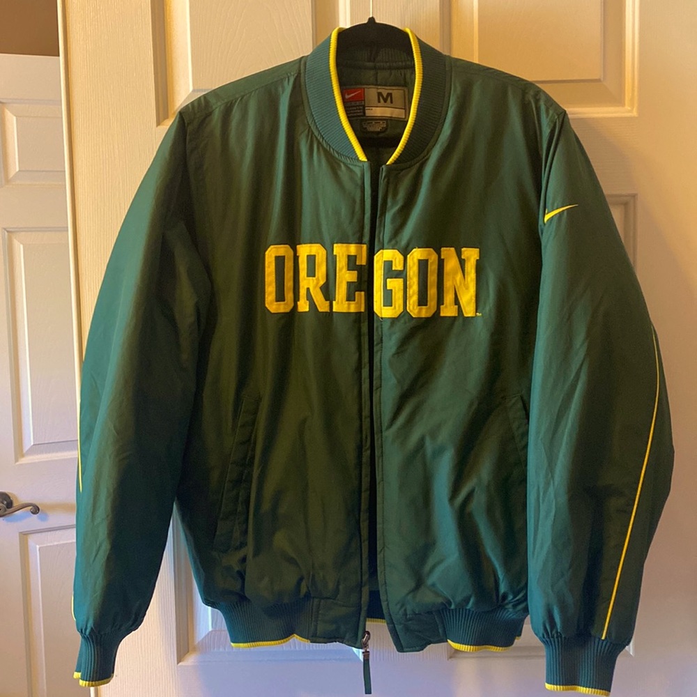 Oregon Ducks Nike puffy jacket, like new.